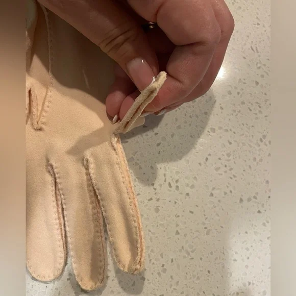 Authentic Vintage 1952 Christian Dior Shalimar Gloves | Pale Pink Leather with B - Picture 15 of 16